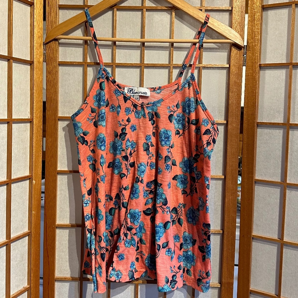 cute Blue Crush floral tank top